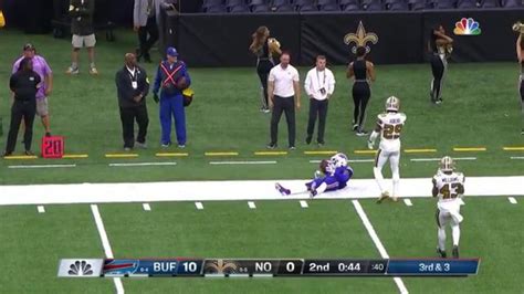 Buffalo Bills Wide Receiver Emmanuel Sanders Shows Off Sideline Skills