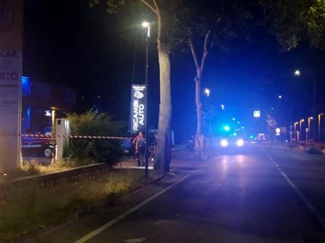 Incidente A Vignola Moto Si Scontra Con Un Auto E Piomba Sul