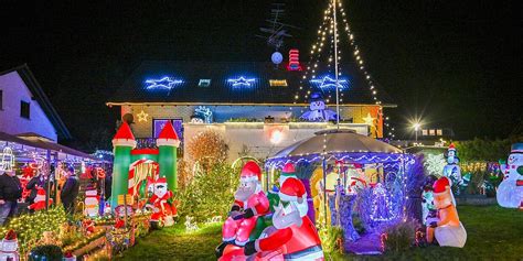 Weihnachtshaus In Baunach Kritiker Sehen Verschwendung Von Strom Und