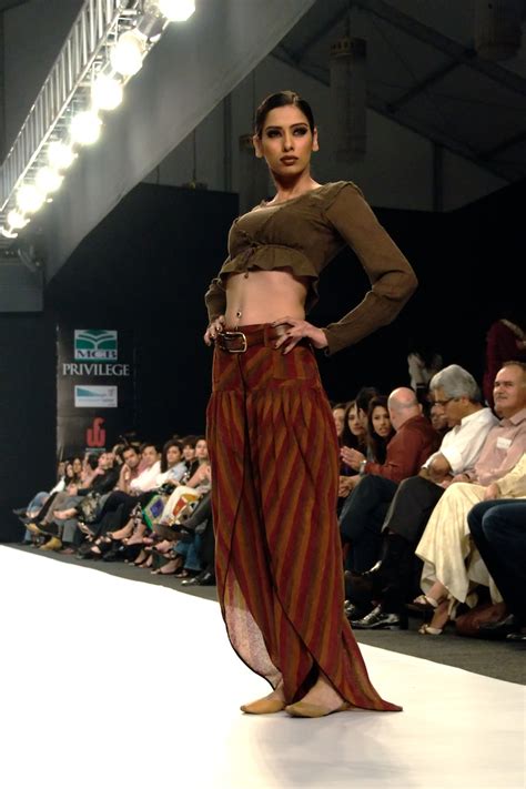 All wallpapers4u: Karachi Fashion Week 2010 Pakistan