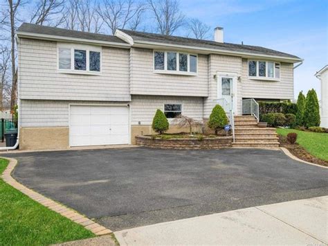 19 Wayside Ln Selden Ny 11784 ®