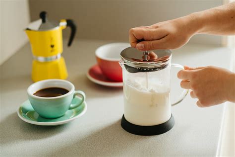 Jak Zrobi Kaw Z Piank Bez Ekspresu Coffeedesk Pl