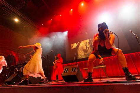 O Ca Tico Punk Das Pussy Riot Em Solidariedade O Povo Ucraniano