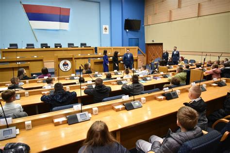 U Enici Iz Gradi Ke Posjetili Parlament Srpske Foto