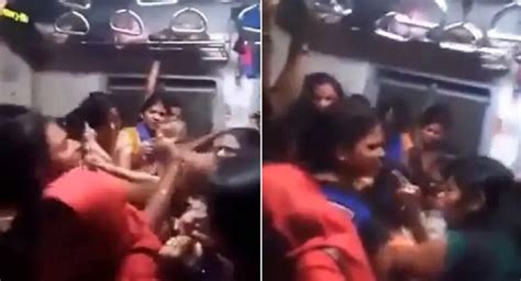 Trending Video Mumbai Local Train Women And Girls Wwe Fight Viral On