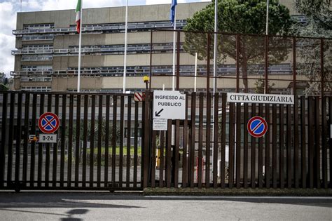 Incendio Tra Piazzale Clodio E Monte Mario Dalla Zona Del Tribunale A