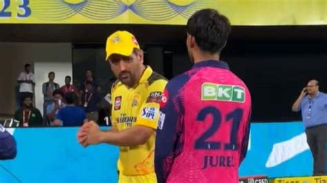 Ms Dhoni Giving Tips To Young Dhruv Jurel This Video Will Surely Win