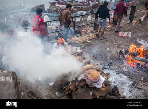 Cremation of a body, in Manikarnika Ghat, the burning ghat, on the ...