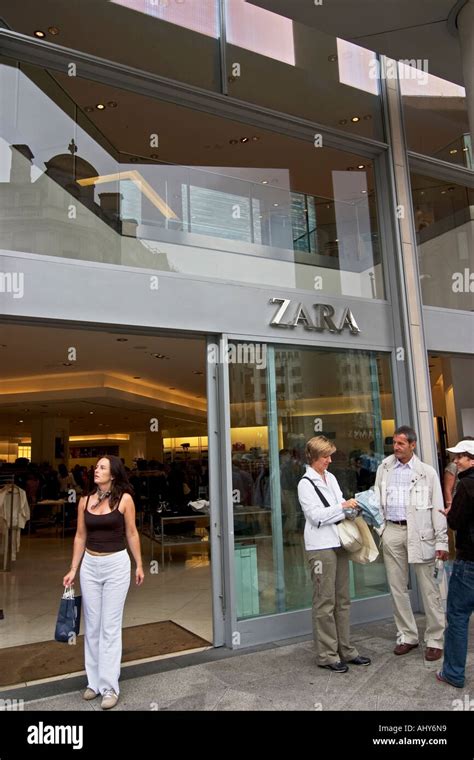 Zara Store Zara Shop Hi Res Stock Photography And Images Alamy