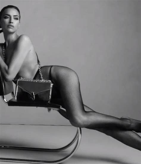 Irina shayk se desnuda en su última campaña MARCA