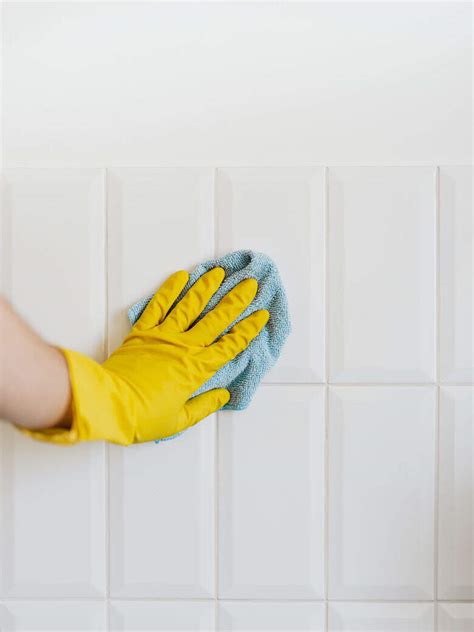 The Right Way To Clean Your Bathroom Floor Tiles