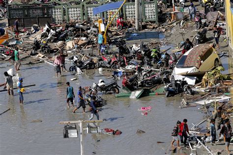 'Casualties will keep increasing': Indonesia to bury tsunami victims en ...