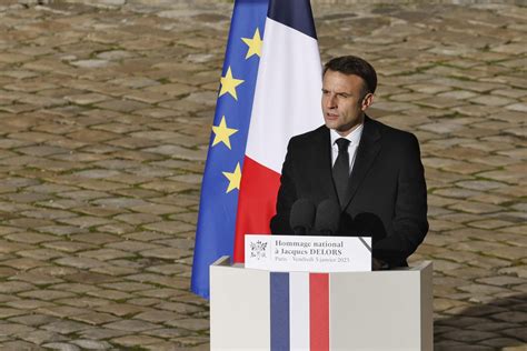 Hommage national à Jacques Delors revivez la cérémonie aux Invalides