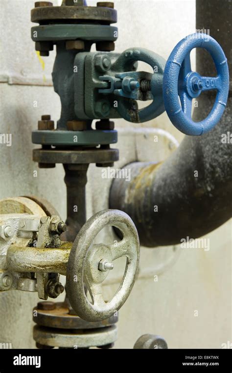 Oil Pipeline Valves Hi Res Stock Photography And Images Alamy