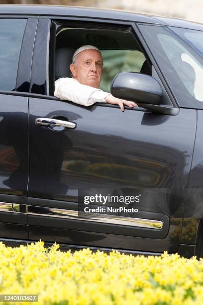 2,120 Pope Francis Car Stock Photos, High-Res Pictures, and Images ...