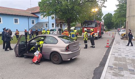 Abnahme der Leistungsprüfung Gruppe im Hilfeleistungseinsatz in