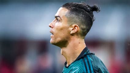 Cristiano Ronaldo Zeigt Seine Lockenpracht