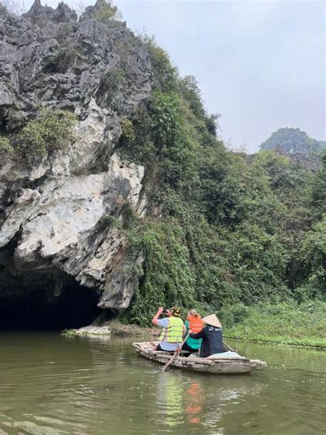 Ninh Binh Privat rundtur Hoa Lu Tam Coc Trang An Från Hanoi