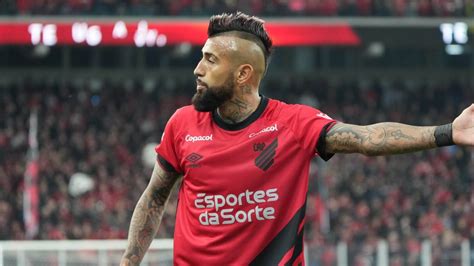 Sem lei do ex o motivo que Vidal não jogará contra o Flamengo Nação