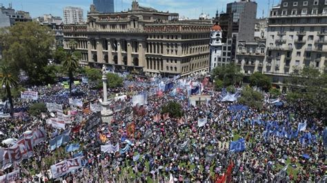 Argentina Protesta Masiva Contra Milei Por Los Anuncios De Duro