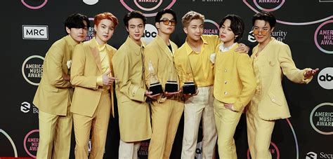 BTS remporte le prix dartiste de lannée et deux autres trophées aux