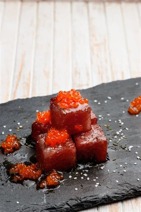 Sashimi Vermelho Do Atum Ovas Salmon Foto De Stock Imagem De