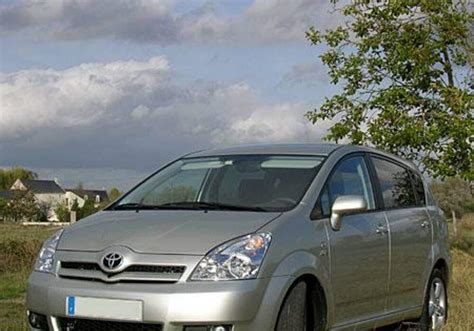 Fiche Technique Toyota Corolla Verso Ii 2 2 D 4d 175 2004 2009