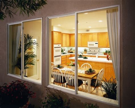 6 Tips for Cleaning Vinyl Windows in Florida