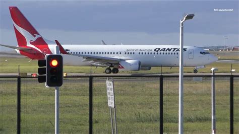 Qantas Boeing 737 838 Takeoff Sydney Airport Youtube