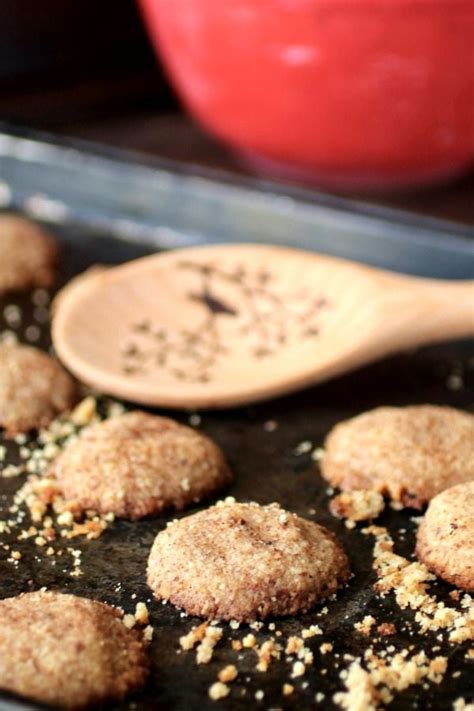 Low Carb Christmas Cookies: Nutmeg Butter Balls - Lowcarb-ology