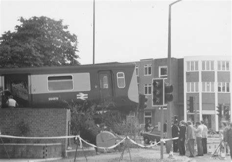 Overshoot In Shepperton This Train Overshot Shepperton Sta Flickr