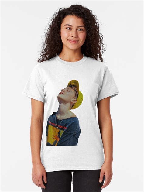 Noah Schnapp T Shirt By Ellie Things Redbubble