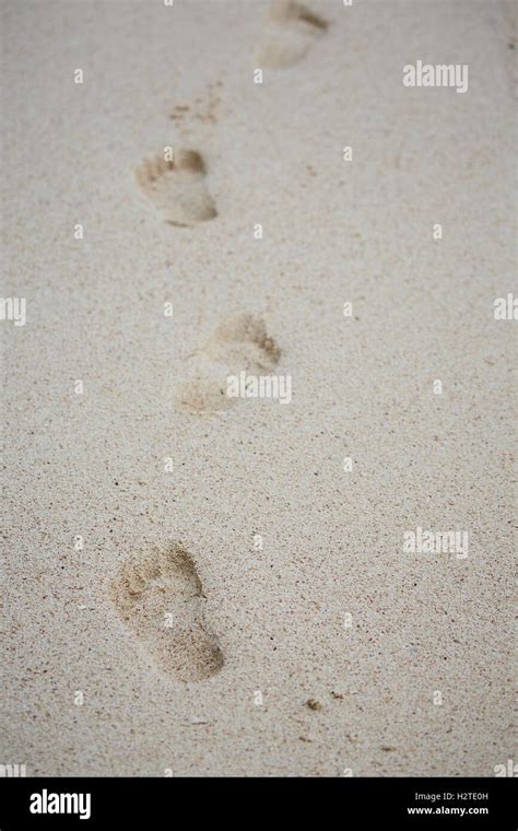 Barbados Hastings Bay Fußabdrücke kleines Kind Kinder Fußspuren im Sand