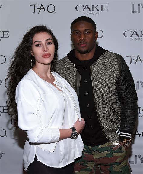 A Namorada De Reggie Bush, Kim Kardashian, E Parecida