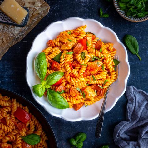 Easy Chicken And Chorizo Pasta Easy Peasy Foodie