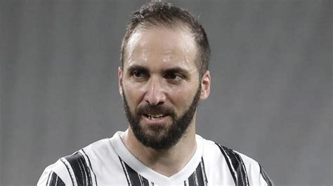 Calciomercato Juventus Gonzalo Higuain Fa Muro Ho Ancora Un Anno Di