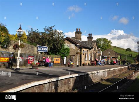 Passengers, Oakworth station, Keighley and Worth Valley Railway Stock ...