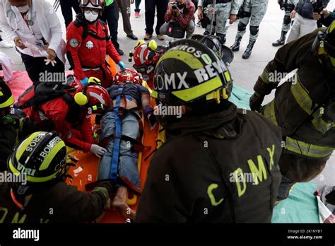 Dia nacional de la proteccion civil mexico fotografías e imágenes de