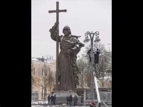 Putin Unveils Provocative Moscow Statue Of St Vladimir Youtube