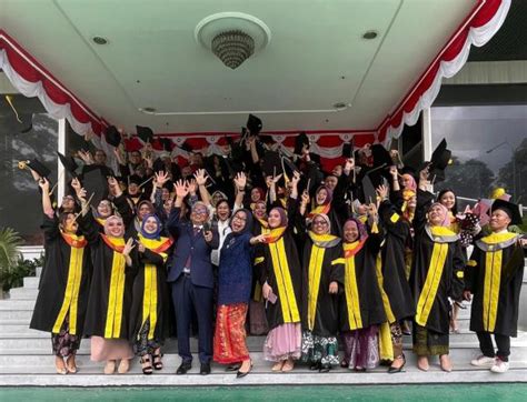 Inspiratif 85 TKI Di Malaysia Mengikuti Prosesi Wisuda Universitas