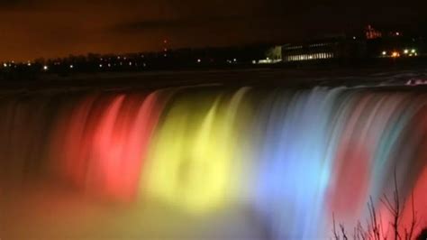 Cascada Niagara luminată în culorile steagului României de Ziua