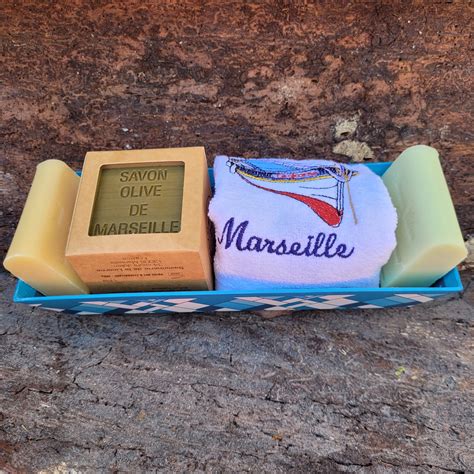 Savonnerie de la Licorne, Banneton carton Handcrafted Marseille soaps