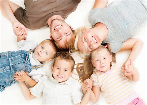 Gro Familie Mit Gro Eltern Und Kindern Stockfoto Bild Von Kreis