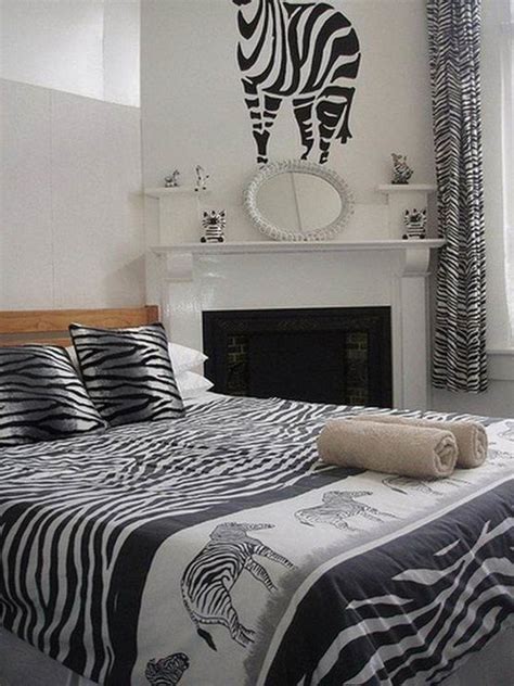 20 Cool Bedrooms With Zebra Print Decor