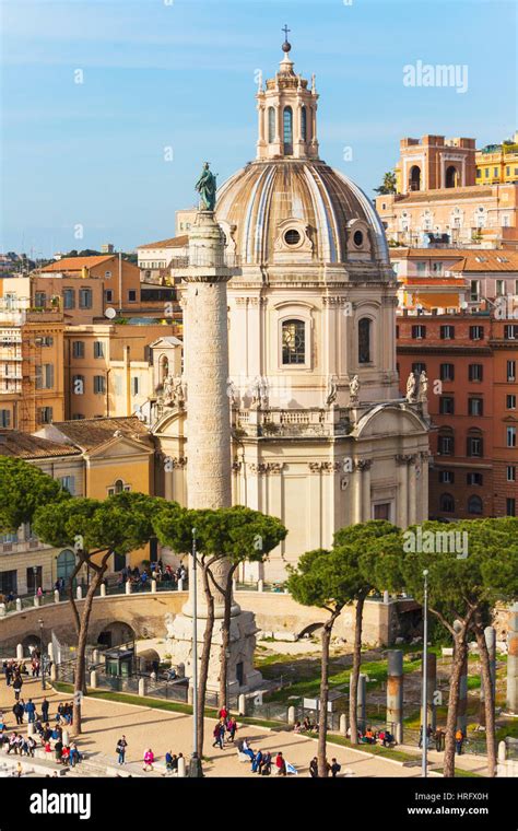 Roma Italia Roma Italia Piazza Della Madonna Di Loreto E La Colonna