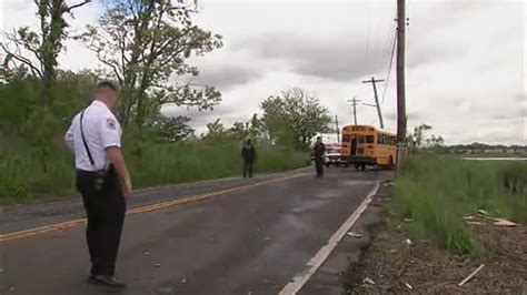 Queens Crash Between School Bus Truck Leaves At Least 17 Hurt Abc7