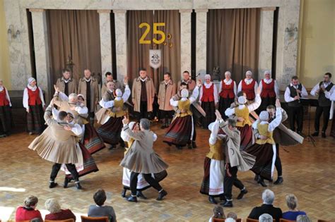 Tautinis ansamblis „Ratelinis“ atšventė veiklos 25-metį (nuotraukos