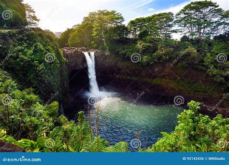 Majesitc Rainbow Falls Waterfall In Hilo Wailuku River State Park