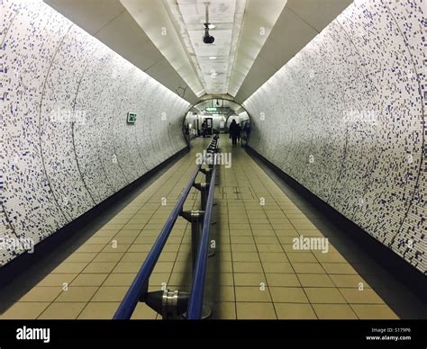 London Underground Green Tiles Hi Res Stock Photography And Images Alamy