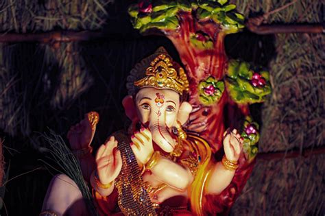 Lord Ganesha Ganesha Festival Lord Ganesha Statue On Dark Background ...